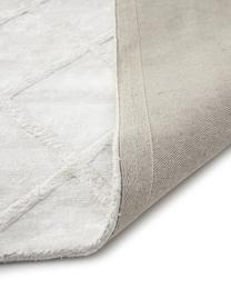 Handgetuft viscose vloerkleed Shiny in zilvergrijs met ruitjesmotief, Bovenzijde: 100% viscose, Onderzijde: 100% katoen, Zilvergrijs, B 300 x L 400 cm (Maat XL}