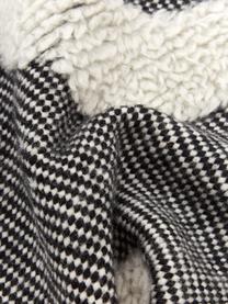Handgewebte Kissenhülle Wool in Schwarz/Cremeweiß, Vorderseite: 89% Wolle, 11% Baumwolle, Rückseite: 100% Baumwolle, Schwarz, Cremeweiß, B 45 x L 45 cm