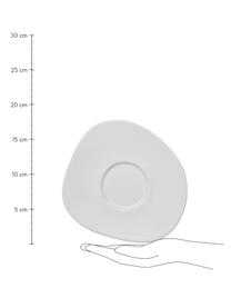 Piattino in porcellana con bordo dalla forma organica Organic, Porcellana dura, Bianco, Lung. 18 x Larg. 16 cm