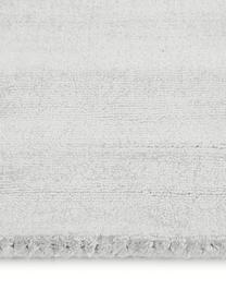 Alfombra artesanal de viscosa Jane, Parte superior: 100% viscosa, Reverso: 100% algodón El material , Gris plateado, An 160 x L 230 cm (Tamaño M)