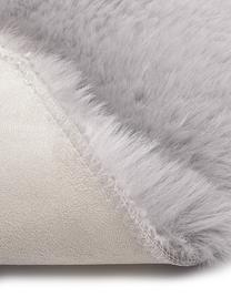 Kunstfell-Teppich Mathilde, glatt, Flor: 65% Acryl, 35% Polyester, Rückseite: 100% Polyester, Hellgrau, B 60 x L 180 cm