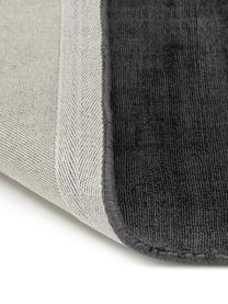 Tappeto in viscosa color antracite-nero tessuto a mano Jane, Retro: 100% cotone, Nero antracite, Larg.160 x Lung. 230 cm  (taglia M)