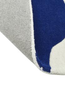 Ręcznie tuftowany dywan z wełny Lando, 100% wełna

Włókna dywanów wełnianych mogą nieznacznie rozluźniać się w pierwszych tygodniach użytkowania, co ustępuje po pewnym czasie, Kremowobiały, niebieski, S 80 x D 150 cm (Rozmiar XS)