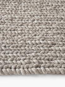 Wollteppich Bruna mit geflochtener Struktur, 100 % Wolle, RWS-zertifiziert

Bei Wollteppichen können sich in den ersten Wochen der Nutzung Fasern lösen, dies reduziert sich durch den täglichen Gebrauch und die Flusenbildung geht zurück., Taupe, B 80 x L 150 cm (Größe XS)