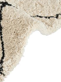 Nadýchaný ručně tkaný koberec s vysokým vlasem Naima, Béžová, černá, Š 400 cm, D 500 cm