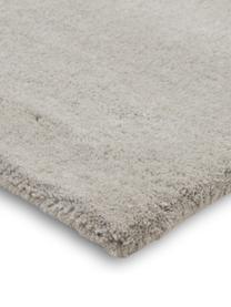 Ręcznie tuftowany dywan z wełny Ometri, 100% wełna

Włókna dywanów wełnianych mogą nieznacznie rozluźniać się w pierwszych tygodniach użytkowania, co ustępuje po pewnym czasie, Niebieski, szary, odcienie beżowego, S 140 x D 200 cm (Rozmiar S)