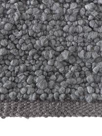 Handgeweven vloerkleed Leah, 100% polyester, GRS-gecertificeerd, Grijs, B 120 x L 180 cm (maat S)