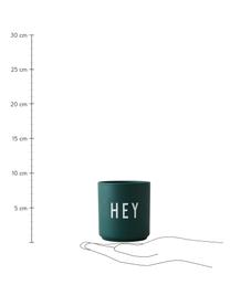 Design Becher Favourite HEY mit Schriftzug, Fine Bone China (Porzellan)
Fine Bone China ist ein Weichporzellan, das sich besonders durch seinen strahlenden, durchscheinenden Glanz auszeichnet., Dunkelgrün (Hey), Ø 8 x H 9 cm, 250 ml