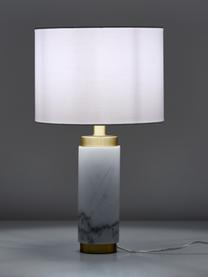 Lampada da tavolo con base in marmo Miranda, Paralume: tessuto, Base della lampada: marmo, ottone spazzolato, Bianco, ottonato, Ø 28 x Alt. 48 cm