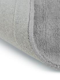 Tappeto in viscosa color grigio tessuto a mano Jane, Retro: 100% cotone, Grigio, Larg. 300 x Lung. 400 (taglia XL)