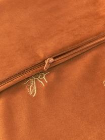 Poszewka na poduszkę z aksamitu z haftem Nora, 100% aksamit poliestrowy, Terakota, odcienie złotego, S 45 x D 45 cm