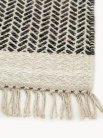 Tapis en laine à franges tissé main Kim, 80 % laine, 20 % coton

Les tapis en laine peuvent perdre des fibres lors des premières semaines et des peluches peuvent se former, ce phénomène est naturel et diminue à mesure de votre usage et du temps, Noir, beige clair, larg. 120 x long. 170 cm (taille S)