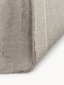 Ręcznie tkany chodnik z wiskozy Jane, Taupe, S 80 x D 200 cm