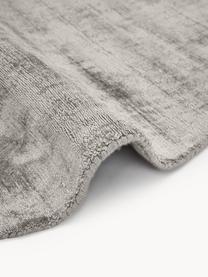 Okrągły ręcznie tkany dywan z wiskozy Jane, Szary, Ø 115 cm (Rozmiar S)