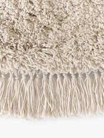 Pluizig rond hoogpolig vloerkleed Dreamy met franjes, Onderzijde: 100% gerecycled polyester, Beige, Ø 150 cm (maat M)