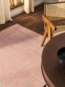 Tapis en laine tissé main Amaro, 67 % laine (certifiée RWS), 33 % coton

Les tapis en laine peuvent perdre des fibres lors des premières semaines et des peluches peuvent se former, ce phénomène est naturel et diminue à mesure de votre usage et du temps, Terracotta, blanc crème, Larg. 80 x long. 150 cm (taille XS)