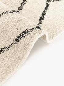 Handgetuft katoenen vloerkleed Bina met ruitjesmotief en franjes, 100% katoen

Het in dit product gebruikte materiaal is getest op schadelijke stoffen en gecertificeerd volgens STANDAARD 100 door OEKO-TEX®, HOHENSTEIN HTTI, 21.HIN.90042., Beige, zwart, B 80 x L 150 cm (maat XS)