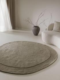 Tapis en laine tissé à la main de forme organique Shape, 100 % laine

Les tapis en laine peuvent perdre des fibres lors des premières semaines et des peluches peuvent se former, ce phénomène est naturel et diminue à mesure de votre usage et du temps, Vert olive, Ø 200 cm (taille L)