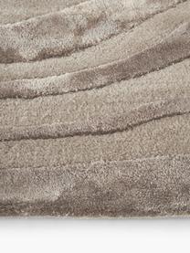Alfombra artesanal texturizada de pelo corto Winola, Parte superior: 51% viscosa, 49% lana, Gris pardo, An 80 x L 150 cm (Tamaño XS)