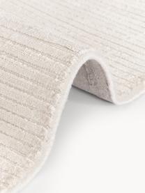 Pluizig hoogpolig vloerkleed Wes met hoog-laag structuur, handgeweven, 100% polyester, GRS-gecertificeerd, Crèmewit, B 80 x L 150 cm (maat XS)