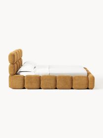 Cama tapizada de borreguillo bouclé Tayla, Tapizado: tejido borreguillo bouclé, Estructura: madera de abeto maciza, t, Patas: madera de abedul lacada E, Borreguillo bouclé ocre, An 140 x L 200 cm