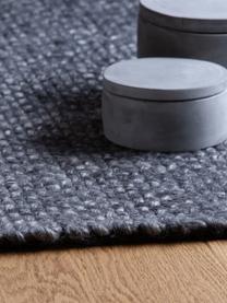 Ručne tkaný vlnený koberec so strapcami Alvin, Antracitová, melírovaná
