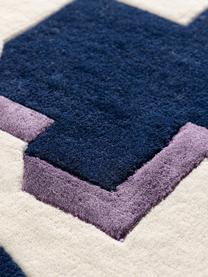 Tappeto in lana fatto a mano Keith, 90 % lana, 10 % lyocell

Nel caso dei tappeti di lana, le fibre possono staccarsi nelle prime settimane di utilizzo, questo e la formazione di lanugine si riducono con l'uso quotidiano, Beige chiaro, blu scuro, Larg. 160 x Lung. 230 cm  (taglia M)