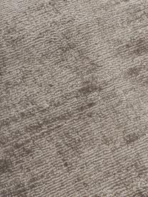 Ręcznie tkany chodnik z wiskozy Jane, Taupe, S 80 x D 200 cm