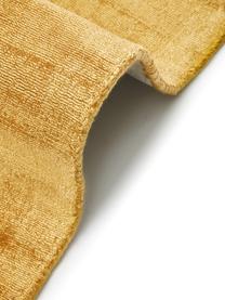 Handgeweven viscose vloerkleed Jane, Onderzijde: 100% katoen, Zonnengeel, B 200 x L 300 cm (maat L)