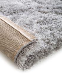 Tapis shaggy gris clair poils longs Lea, Gris