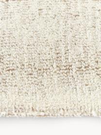 Handgetufteter Jute-Teppich Flynn, 62 % Wolle (RWS-zertifiziert), 31 % Jute, 7 % Polyester

Bei Wollteppichen können sich in den ersten Wochen der Nutzung Fasern lösen, dies reduziert sich durch den täglichen Gebrauch und die Flusenbildung geht zurück., Hellbeige, B 120 x L 180 cm (Grösse S)