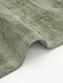 Tapis en viscose tissé main Jane, Vert foncé, larg. 200 x long. 300 cm (taille L)