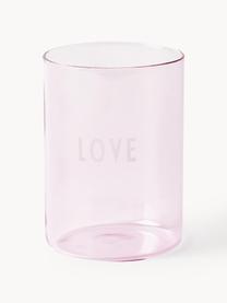 Designer Wasserglas Favourite LOVE mit Schriftzug, Borosilikatglas

Entdecke die Vielseitigkeit von Borosilikatglas für Dein Zuhause! Borosilikatglas ist ein hochwertiges, zuverlässiges und robustes Material. Es zeichnet sich durch seine aussergewöhnliche Hitzebeständigkeit aus und ist daher ideal für Deinen heissen Tee oder Kaffee. Im Vergleich zu herkömmlichem Glas ist Borosilikatglas widerstandsfähiger gegen Brüche und Risse und somit ein sicherer Begleiter in Deinem Zuhause., Hellrosa (Love), Ø 8 x H 11 cm, 350 ml