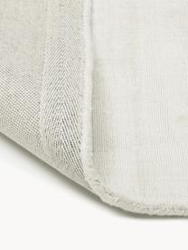 Ručně tkaný viskózový koberec Jane, Tlumeně bílá, Š 400 cm, D 500 cm