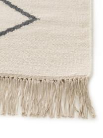 Tapis d'entrée kilim beige tissé main Vince, 90 % laine, 10 % coton
Les tapis en laine peuvent perdre des fibres lors des premières semaines et des peluches peuvent se former, ce phénomène est naturel et diminue à mesure de votre usage et du temps, Ivoire, gris foncé, larg. 70 x long. 200 cm