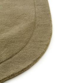 Tapis en laine tissé à la main de forme organique Shape, 100 % laine

Les tapis en laine peuvent perdre des fibres lors des premières semaines et des peluches peuvent se former, ce phénomène est naturel et diminue à mesure de votre usage et du temps, Vert olive, larg. 80 x long. 250 cm