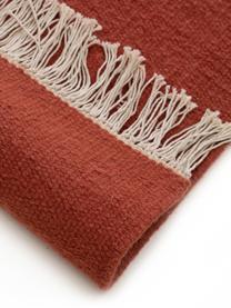 Ručne tkaný vlnený koberec so strapcami Liv, 80 % vlna, 20 %  polyester

V prvých týždňoch používania môžu vlnené koberce uvoľňovať vlákna, tento jav zmizne po niekoľkých týždňoch používania, Hrdzavočervená, Š 80 x D 150 cm (veľkosť XS)