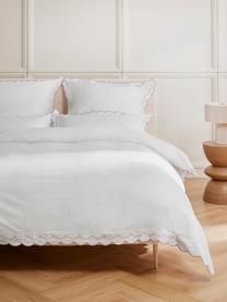 Taie d'oreiller en coton avec volants et ourlet brodé Atina, Blanc, lavande, larg. 50 x long. 70 cm