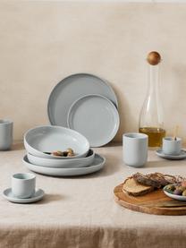 Tazas de café espresso con platitos de porcelana Nessa, 4 uds., Porcelana dura de alta calidad, Gris claro brillante, Ø 7 x Al 6 cm, 90 ml