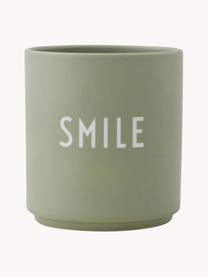 Taza con frase de diseño Favourite SMILE, Porcelana fina de hueso (porcelana)
Fine Bone China es una pasta de porcelana fosfática que se caracteriza por su brillo radiante y translúcido., Verde oliva (Smile), Ø 8 x Al 9 cm, 250 ml