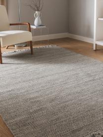 Tapis en laine tissé à la main avec franges Lars, 60 % laine, 20 % coton, 20 % polyester

Les tapis en laine peuvent perdre des fibres lors des premières semaines et des peluches peuvent se former, ce phénomène est naturel et diminue à mesure de votre usage et du temps, Grège, larg. 80 x long. 150 cm (taille XS)