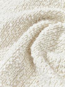 Bouclé-Kissenhülle Bellamie, Bouclé (95 % Polyester, 5 % Polyacryl)

Bouclé ist ein Material, das sich durch seine unregelmäßig geschwungene Struktur auszeichnet. Die charakteristische Oberfläche entsteht durch eingewebte Schlingen aus verschiedenartigen Garnen, die dem Stoff eine einzigartige Struktur verleihen. Die Schlingenstruktur hat einen isolierenden und gleichzeitig flauschigen Effekt, der den Stoff besonders kuschelig macht., Bouclé Weiß, B 60 x L 60 cm