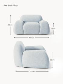 Sillón en tejido bouclé Wolke, Tapizado: tejido bouclé (96% poliés, Tapizado: espuma de poliuretano, ce, Estructura: madera de pino, madera de, Patas: plástico Este producto es, Bouclé azul claro, An 138 x F 105 cm