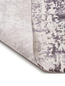 Schimmernder Teppich Cordoba in Grautönen mit Fransen, Vintage Style, Flor: 70% Acryl, 30% Viskose, Grautöne mit leichtem Lilastich, B 80 x L 150 cm (Grösse XS)
