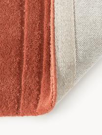 Tapis en laine tuftée main Mason, 100 % laine, certifiée RWS

Les tapis en laine peuvent perdre des fibres lors des premières semaines et des peluches peuvent se former, ce phénomène est naturel et diminue à mesure de votre usage et du temps, Rouge rouille, larg. 80 x long. 150 cm (taille XS)