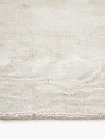 Alfombra artesanal de viscosa Jane, Parte superior: 100% viscosa, Reverso: 100% algodón, Off White, An 400 x L 500 cm