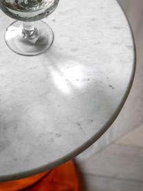 Kulatý odkládací stolek z ručně foukaného skla a mramoru Turin, Bílá, mramorovaná, oranžová, Ø 51 cm, V 51 cm