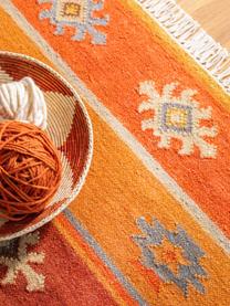 Ręcznie tkany dywan z wełny Zohra, 90% wełna, 10% bawełna

Włókna dywanów wełnianych mogą nieznacznie rozluźniać się w pierwszych tygodniach użytkowania, co ustępuje po pewnym czasie, Terakota, wielobarwny, S 70 x D 140 cm (Rozmiar XS)