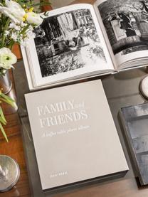 Fotoalbum Family And Friends, 55 % sivá lepenka, 18 % polyester, 15 % papier, 2 % bavlna

Tento produkt je vyrobený z trvalo udržateľného dreva s certifikátom FSC®., Svetlosivá, Š 32 x V 26 cm