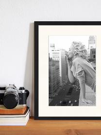 Zarámovaný digitální tisk Marilyn At The Ambassador Hotel New York, Černá, bílá